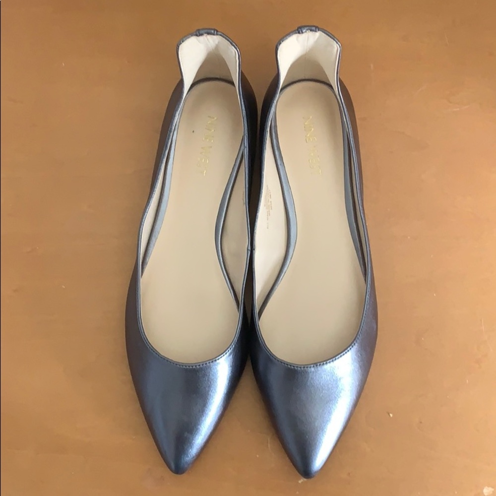 NWOT Nine West silver flats